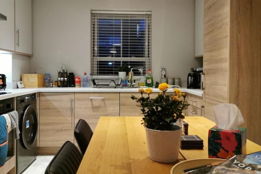3 Bedroom Townhouse, Free Parking York Esterno foto