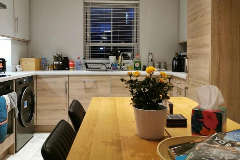 3 Bedroom Townhouse, Free Parking York Esterno foto